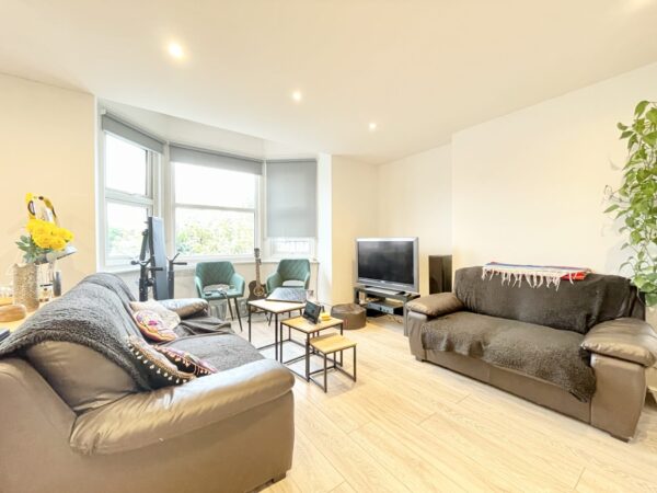 Maisonette First & Second Floors, Long Lane, London N3 2PU