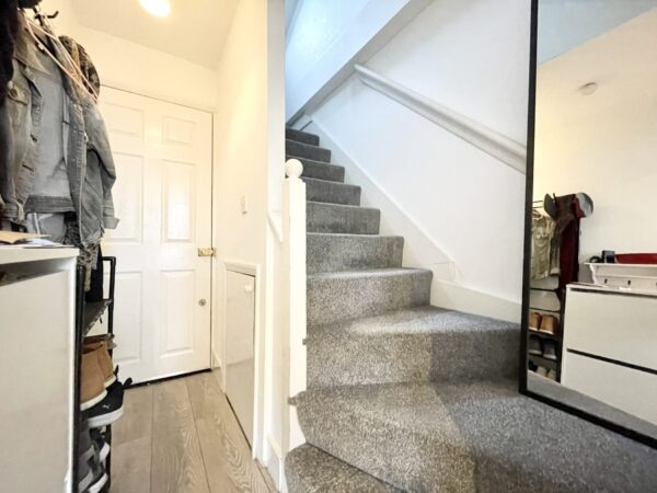 Maisonette First & Second Floors, Long Lane, London N3 2PU