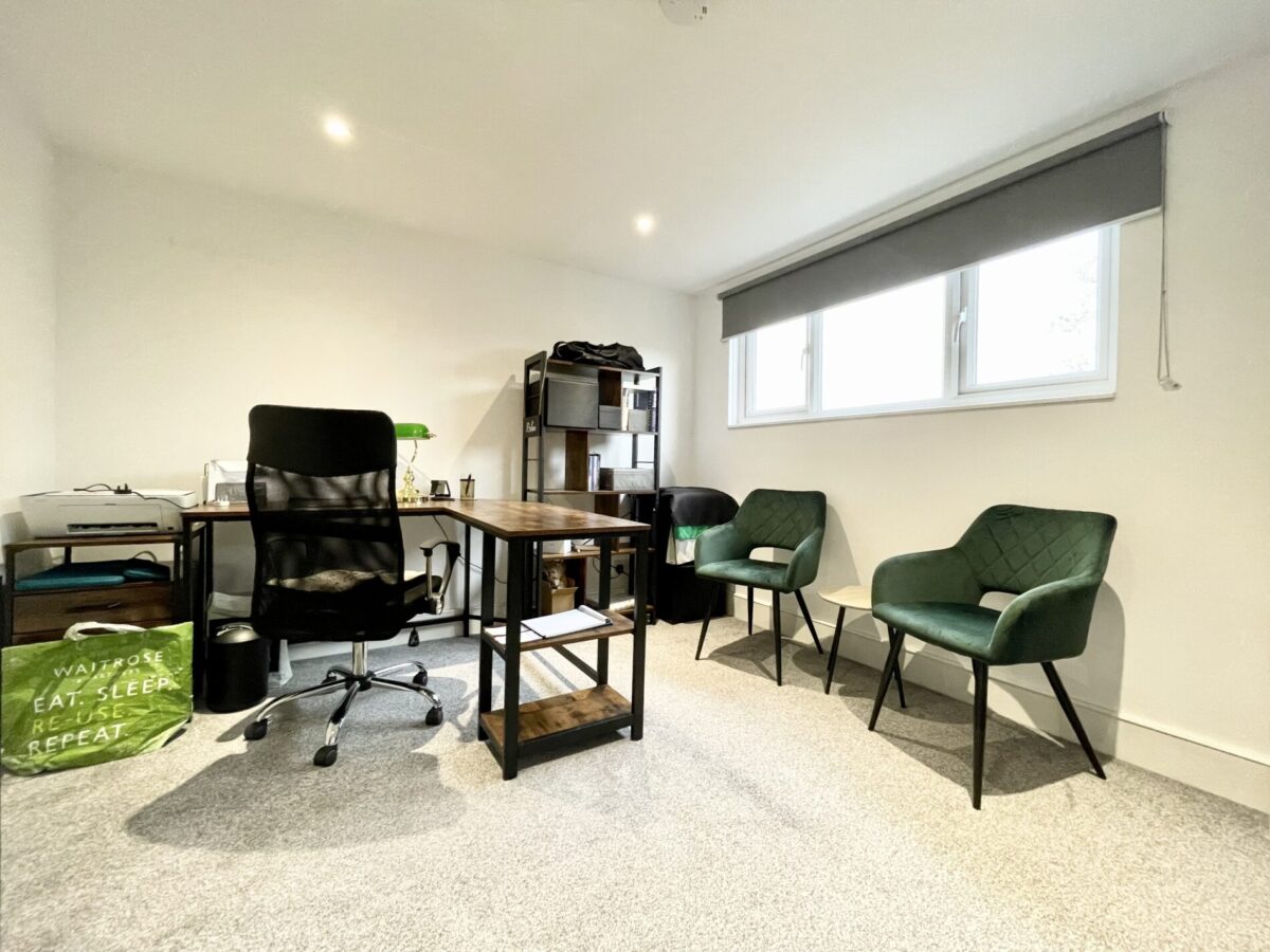 Maisonette First & Second Floors, Long Lane, London N3 2PU