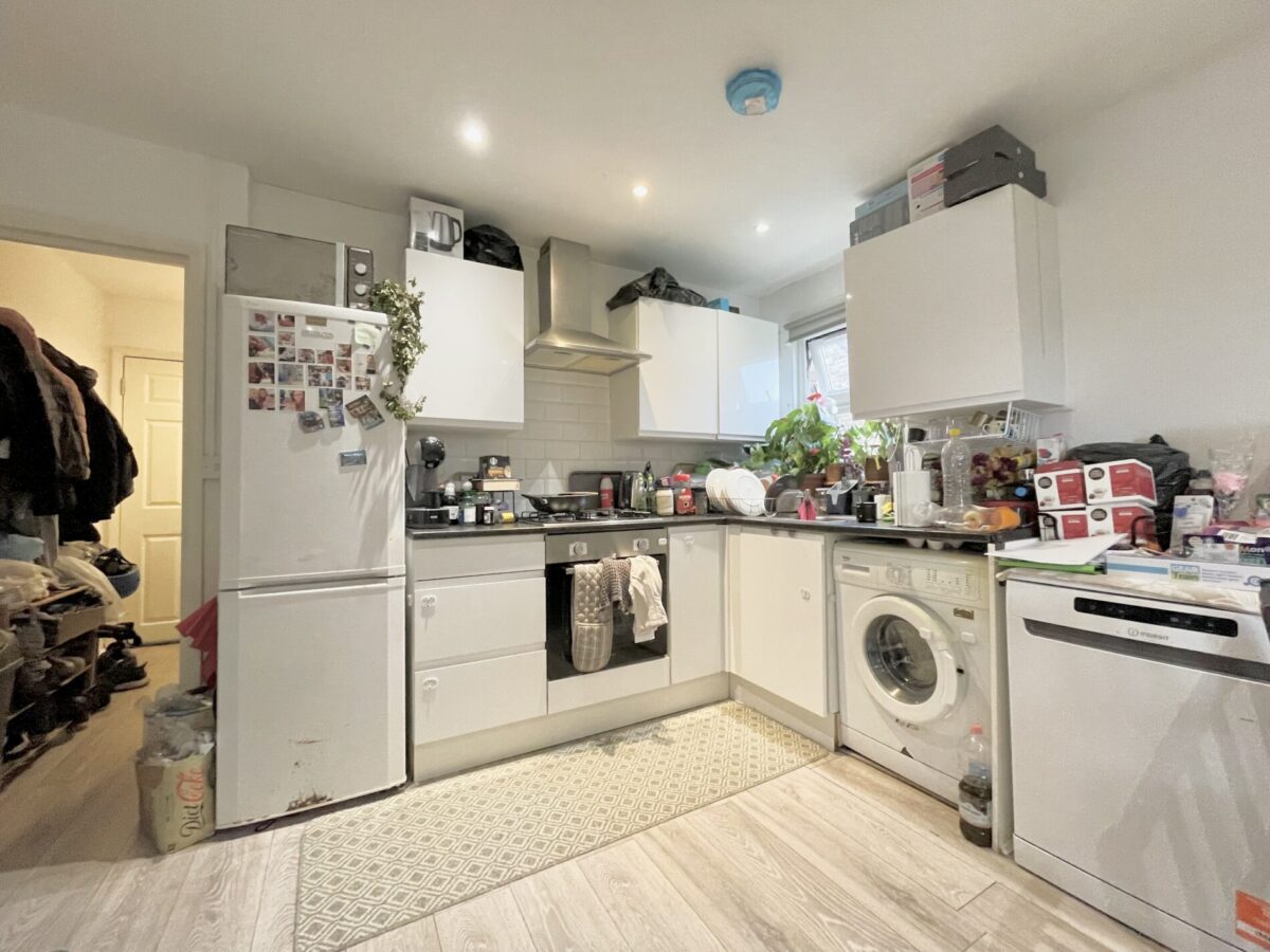 First Floor rear Flat, Long Lane, London N3 2PU