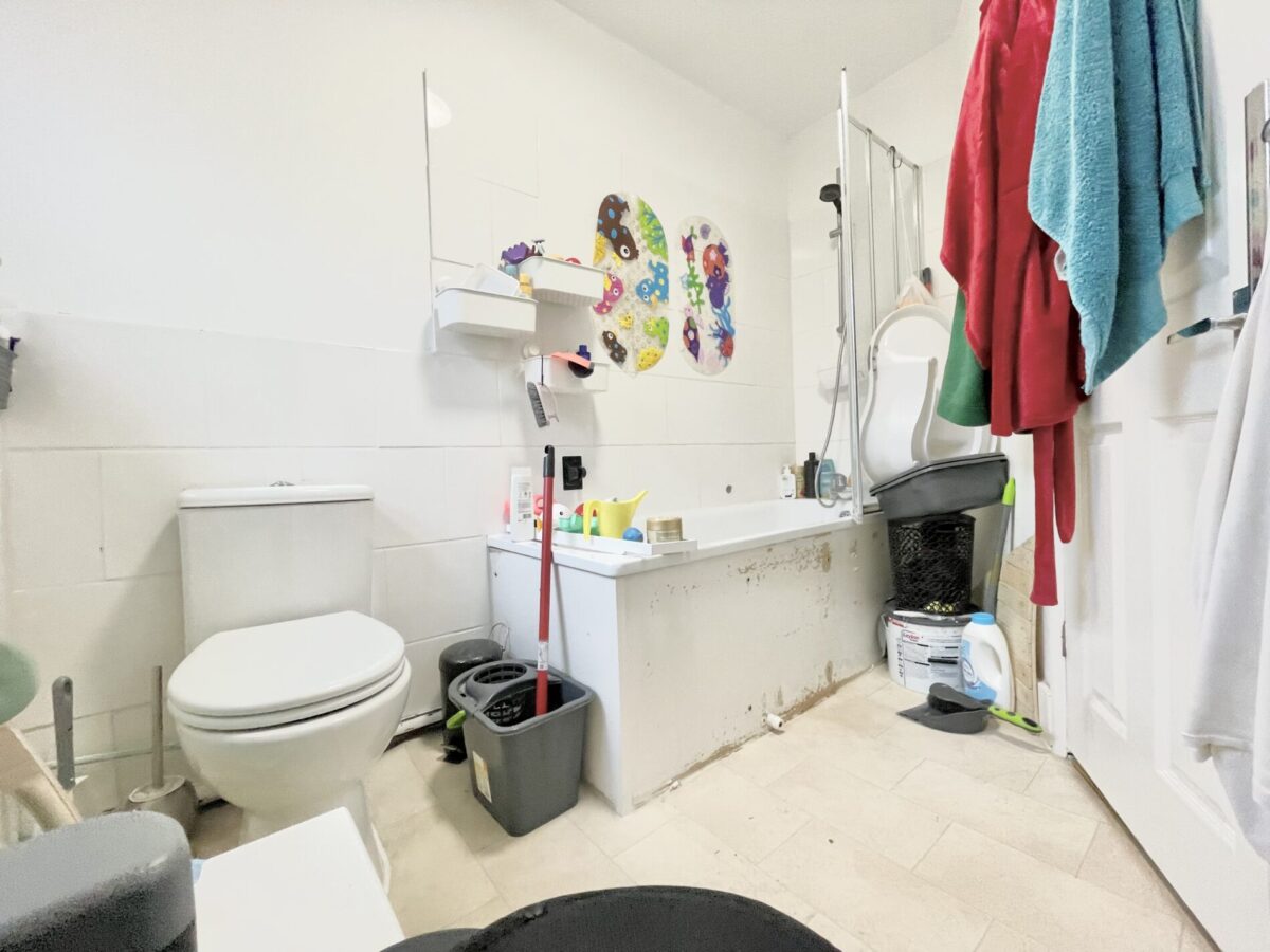 First Floor rear Flat, Long Lane, London N3 2PU