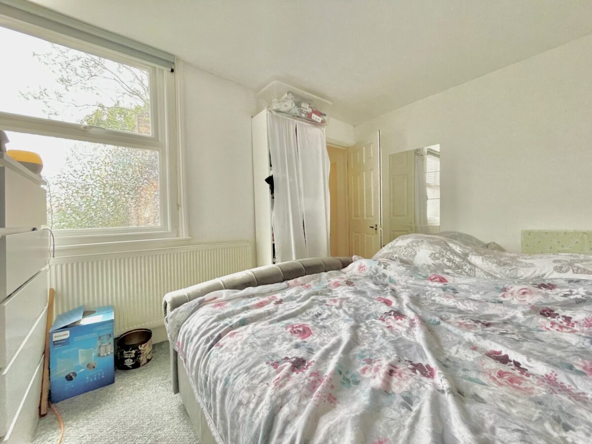 First Floor rear Flat, Long Lane, London N3 2PU