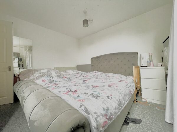 First Floor rear Flat, Long Lane, London N3 2PU