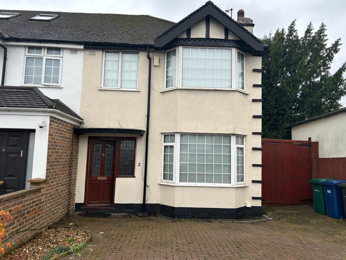 Warwick Avenue, Edgware HA8 8UQ