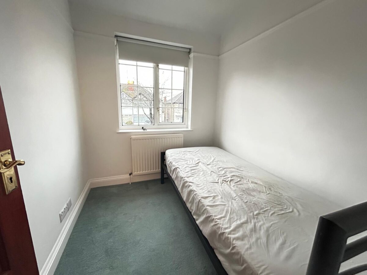 Warwick Avenue, Edgware HA8 8UQ