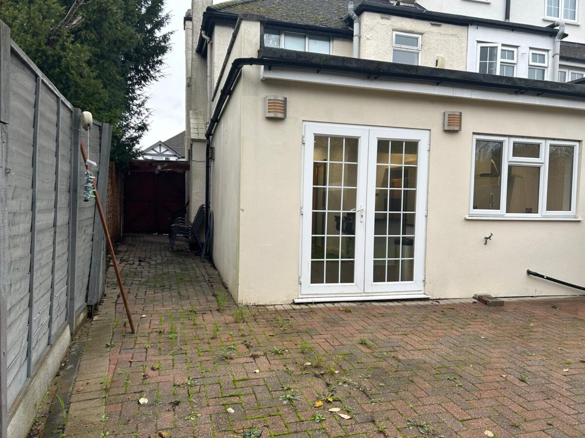 Warwick Avenue, Edgware HA8 8UQ