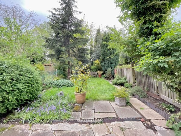 Queen Elizabeth's Walk, London, N16 5UZ