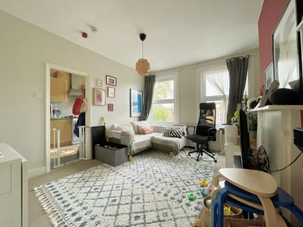 Queen Elizabeth's Walk, London, N16 5UZ