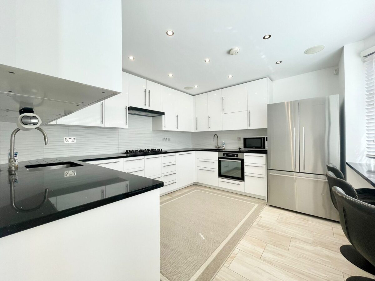Kenilworth Rd, London, Edgware HA8 8XA
