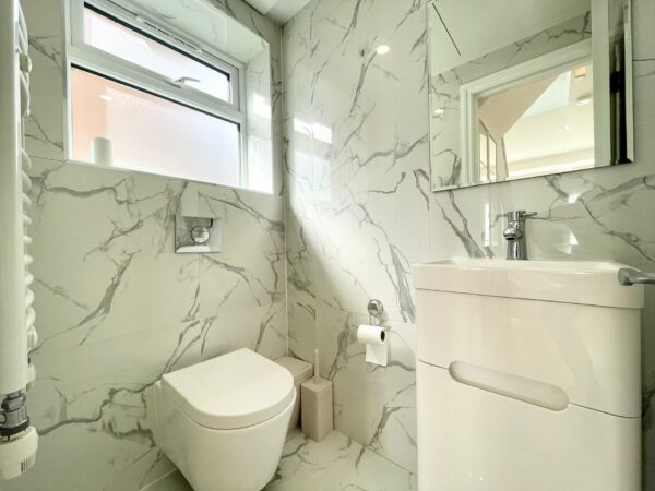 Kenilworth Rd, London, Edgware HA8 8XA