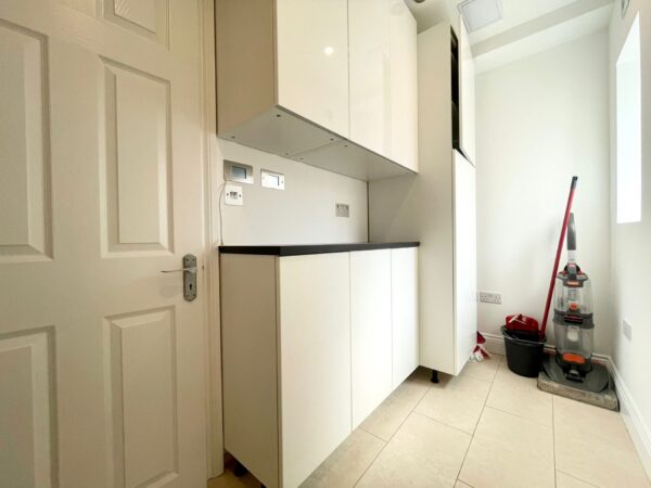 Kenilworth Rd, London, Edgware HA8 8XA