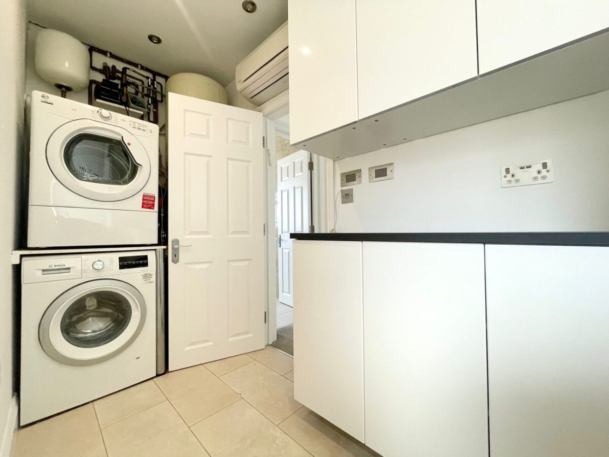 Kenilworth Rd, London, Edgware HA8 8XA