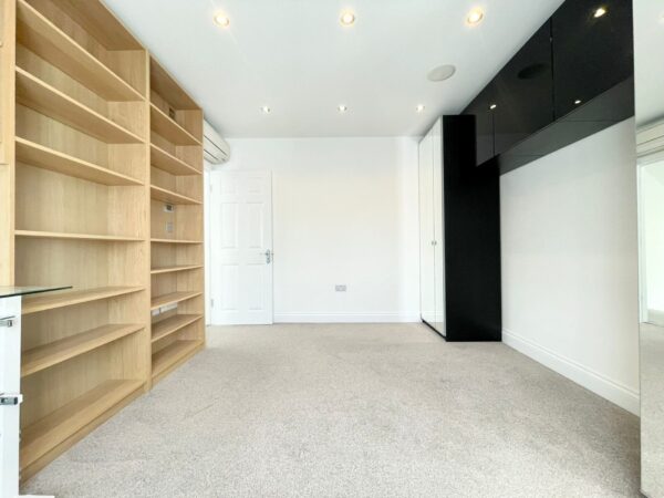 Kenilworth Rd, London, Edgware HA8 8XA