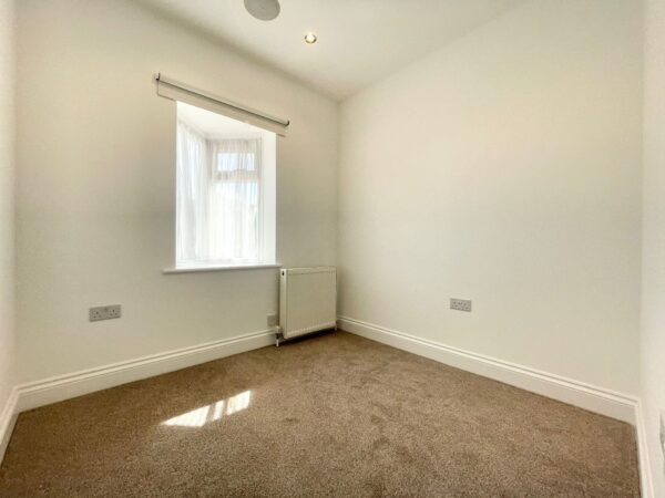 Kenilworth Rd, London, Edgware HA8 8XA