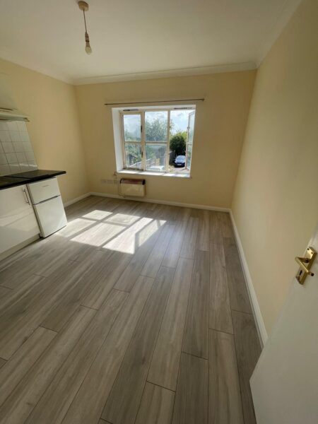 Flat 10 - London Road, Dunton Green, Sevenoaks, TN13 2TA