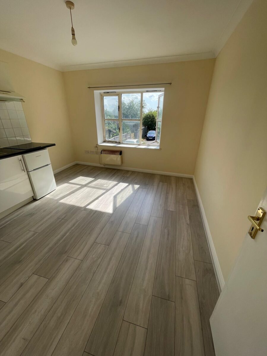 Flat 10 - London Road, Dunton Green, Sevenoaks, TN13 2TA