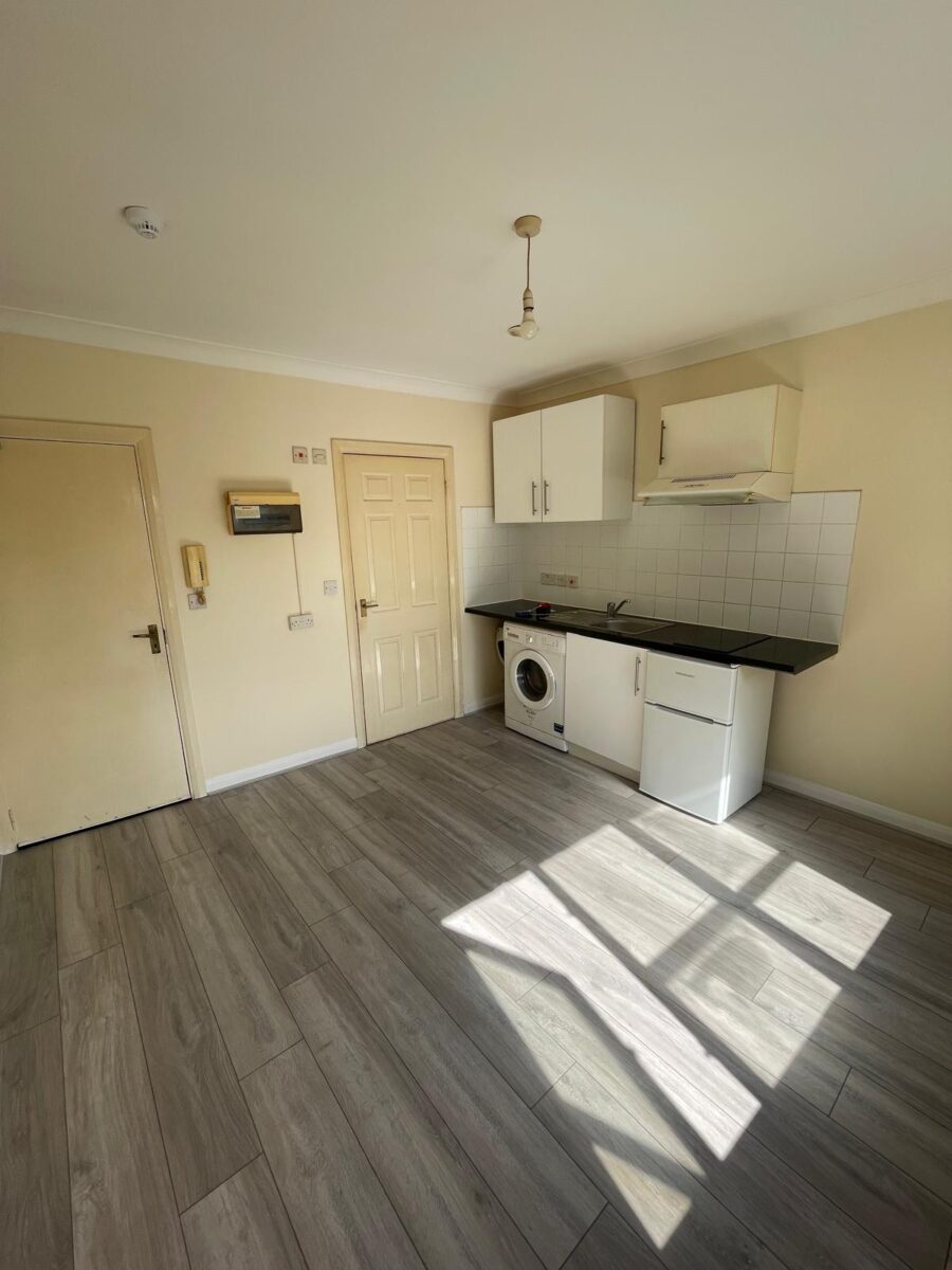 Flat 10 - London Road, Dunton Green, Sevenoaks, TN13 2TA