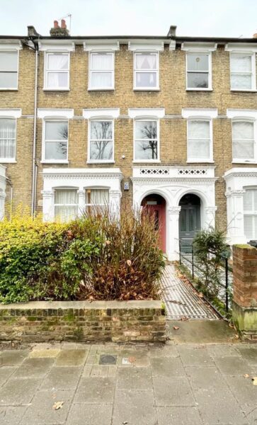 Queen Elizabeth's Walk, London, N16 5UZ