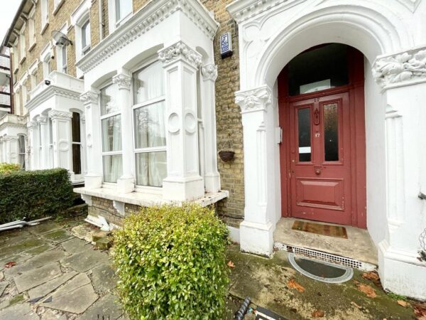 Queen Elizabeth's Walk, London, N16 5UZ