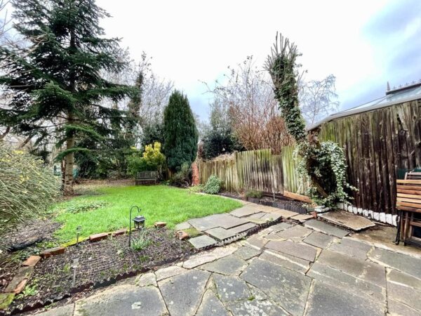 Queen Elizabeth's Walk, London, N16 5UZ