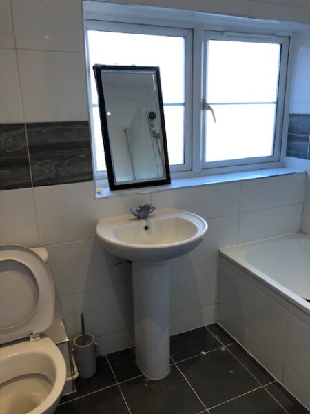 Almond Grove, Brentford, TW8 8NL