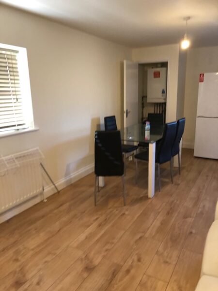 Almond Grove, Brentford, TW8 8NL