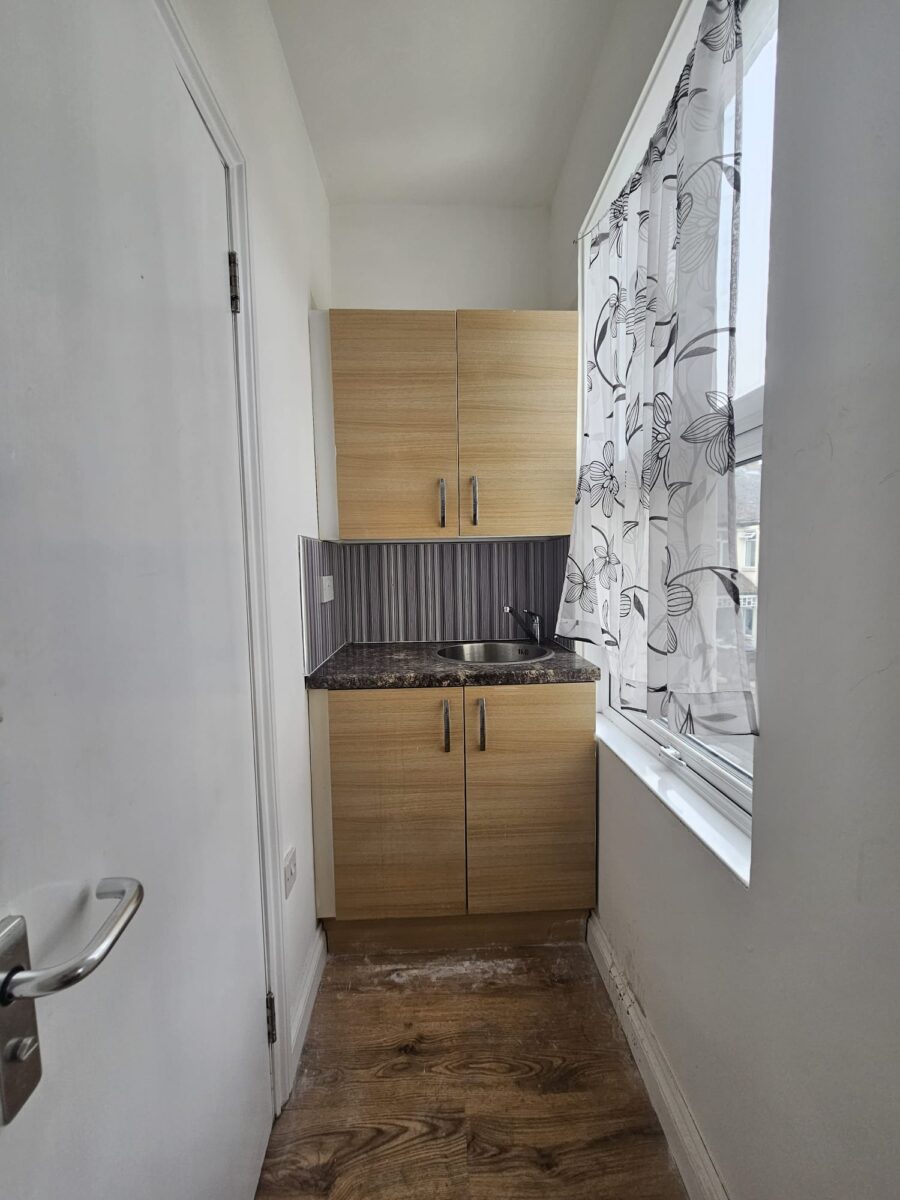 198 Shelbourne Road, London N17 9YB