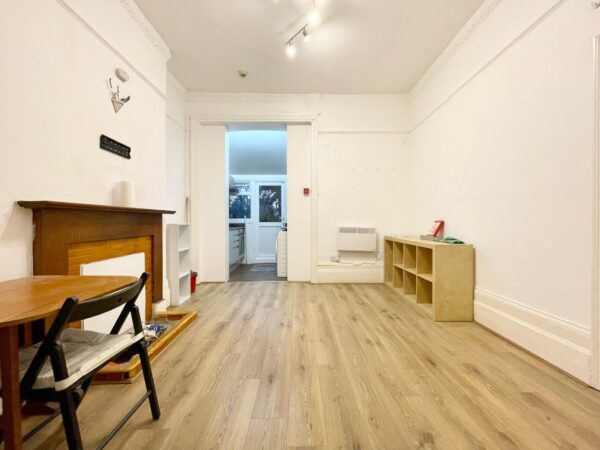 Queen Elizabeth's Walk, London, N16 5UZ