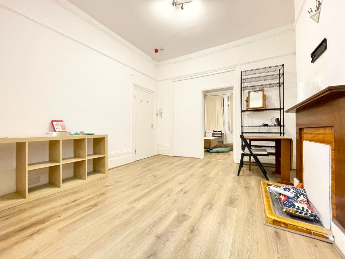 Queen Elizabeth's Walk, London, N16 5UZ