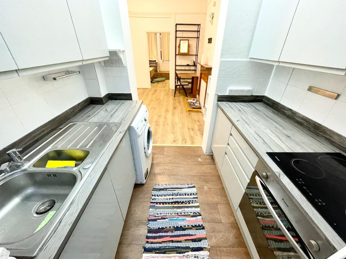 Queen Elizabeth's Walk, London, N16 5UZ