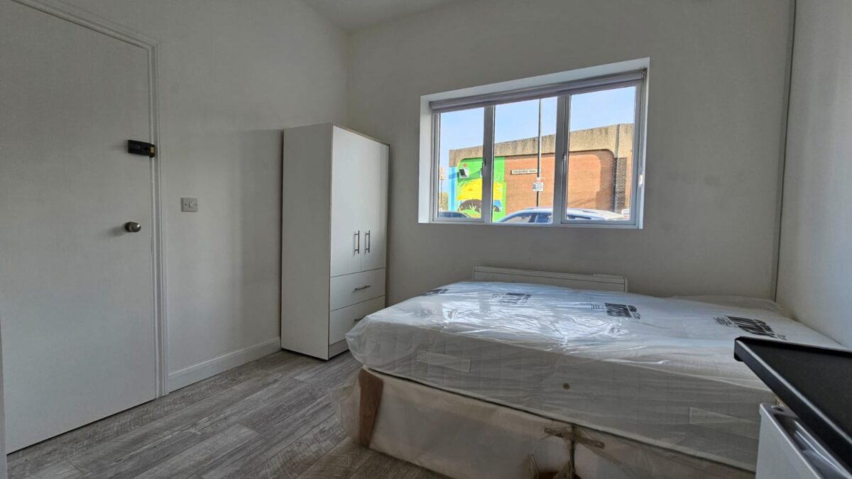 198 Shelbourne Road, London N17 9YB