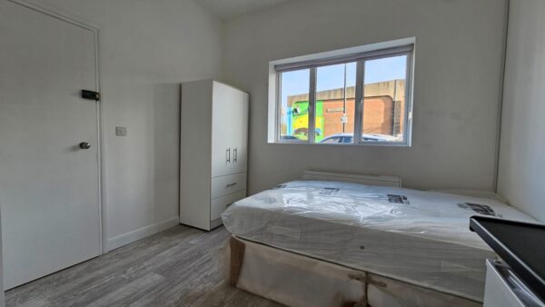 198 Shelbourne Road, London N17 9YB