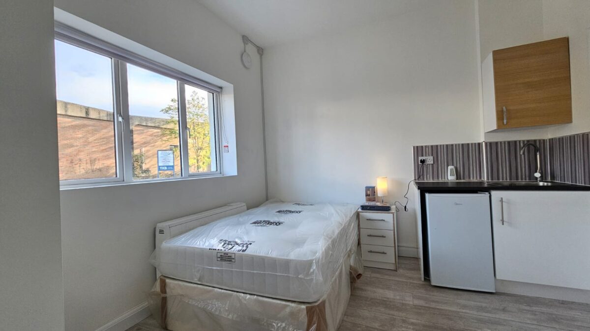 198 Shelbourne Road, London N17 9YB