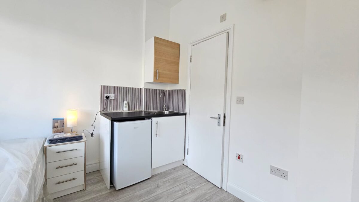 198 Shelbourne Road, London N17 9YB