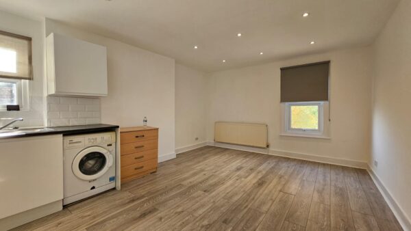 Long Lane, London, N3 2PU