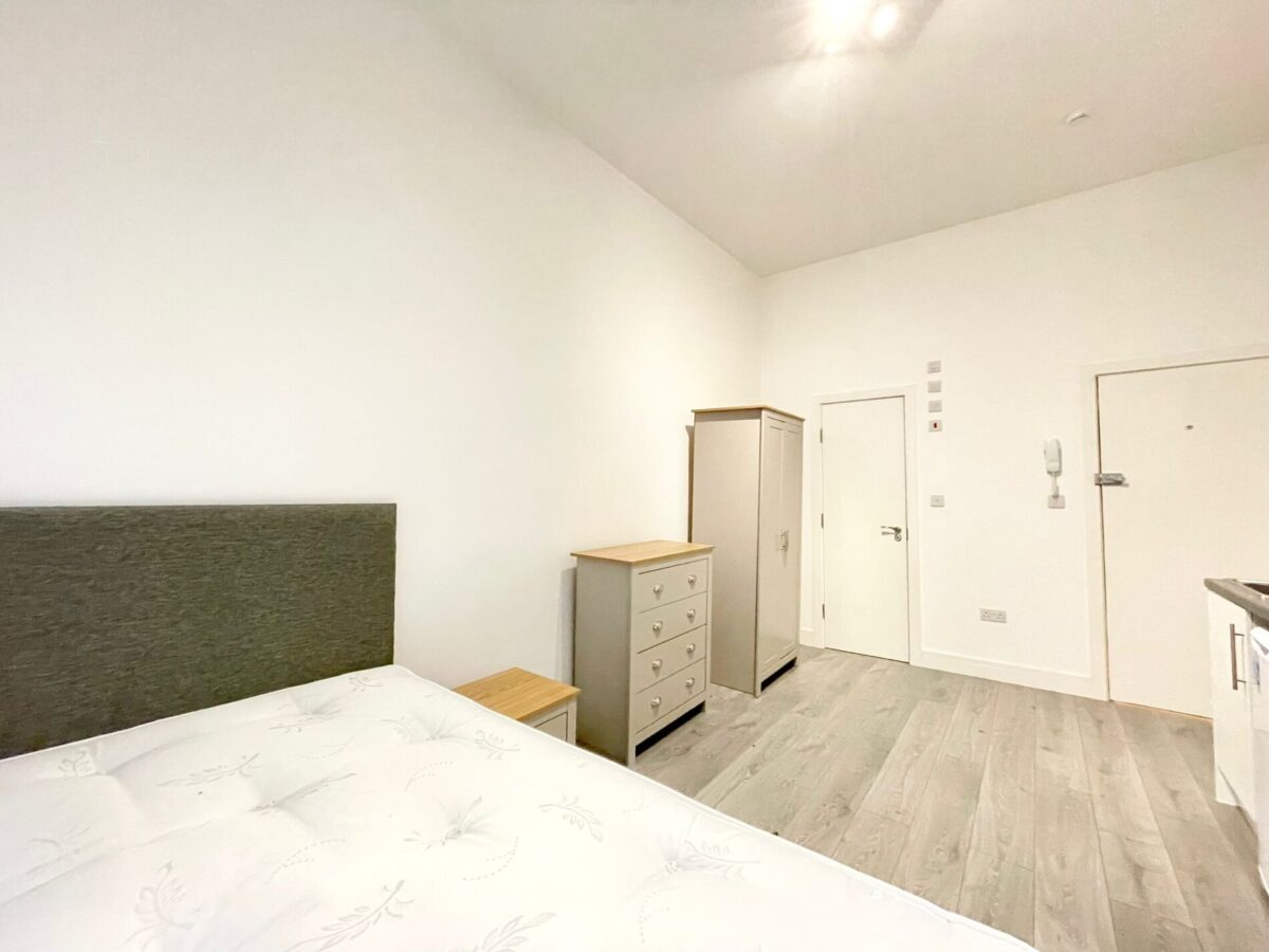 176 Ladbroke Grove, London, W10 5LZ