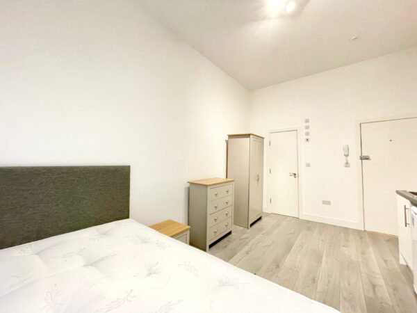 176 Ladbroke Grove, London, W10 5LZ