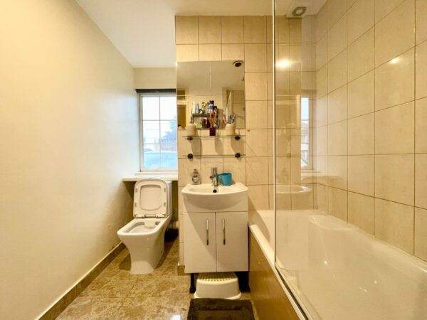 Mowbray Road, Edgware, Greater London, HA8 8JG