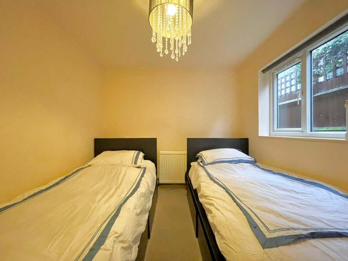 Mowbray Road, Edgware, Greater London, HA8 8JG