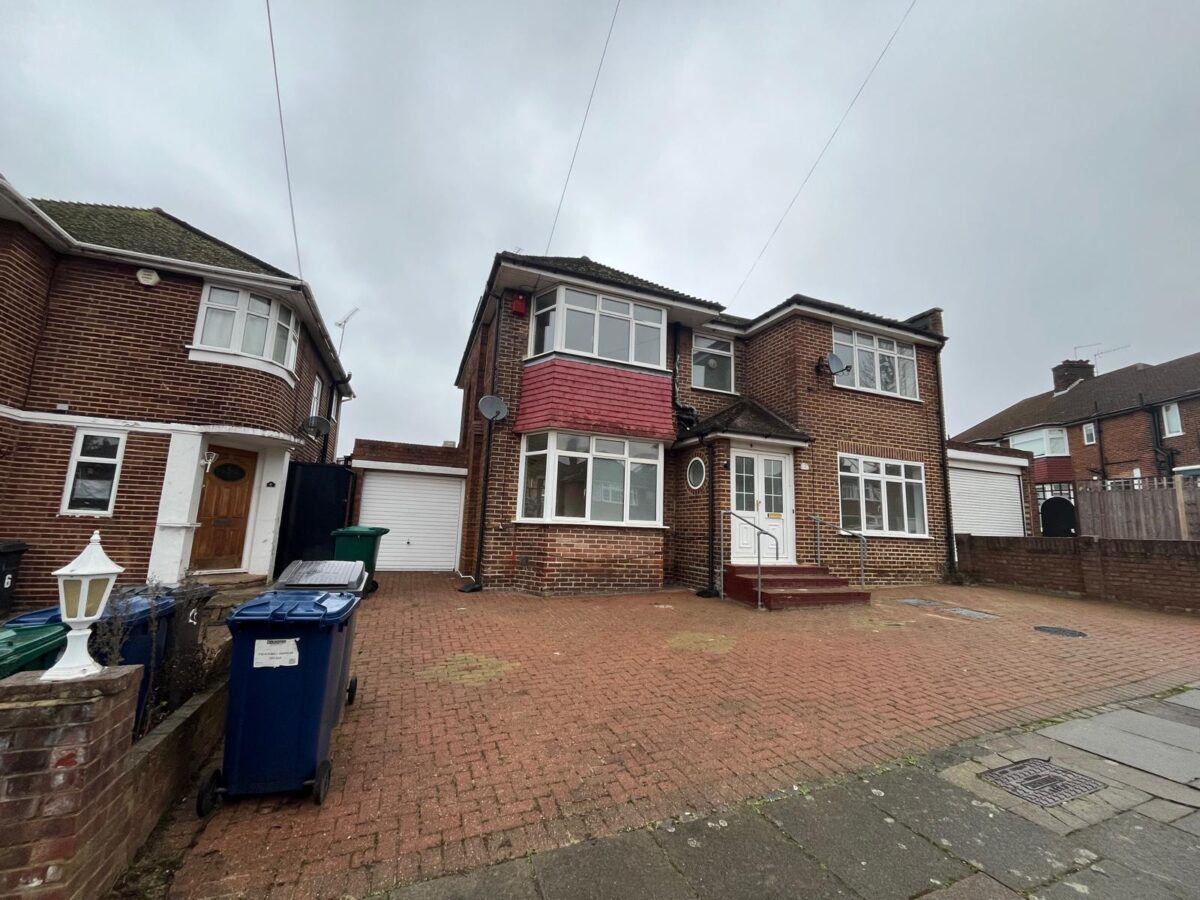 Blackwell Gardens Edgware HA8 8QA