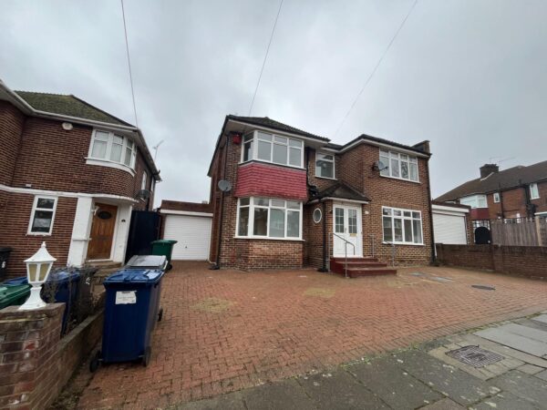 Blackwell Gardens Edgware HA8 8QA