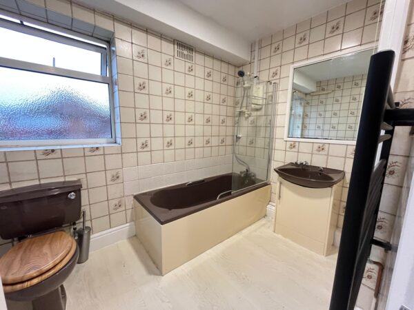 Blackwell Gardens Edgware HA8 8QA