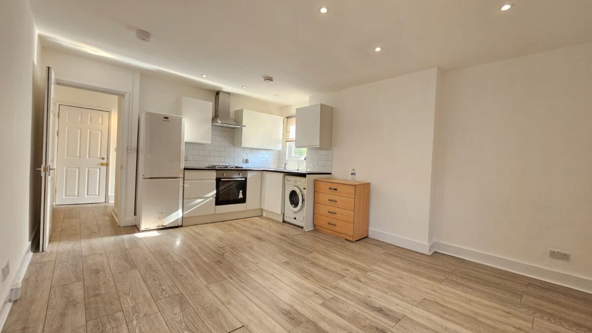 Long Lane, London, N3 2PU