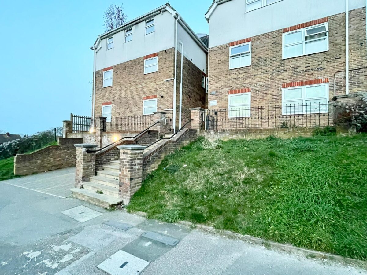 Valley Heights Joyce Green Walk, Dartford, Kent, DA1 5GZ