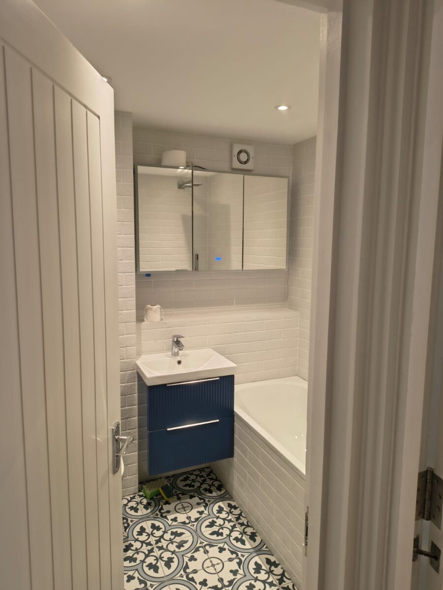 St Stephen's Avenue, London W12 8JB