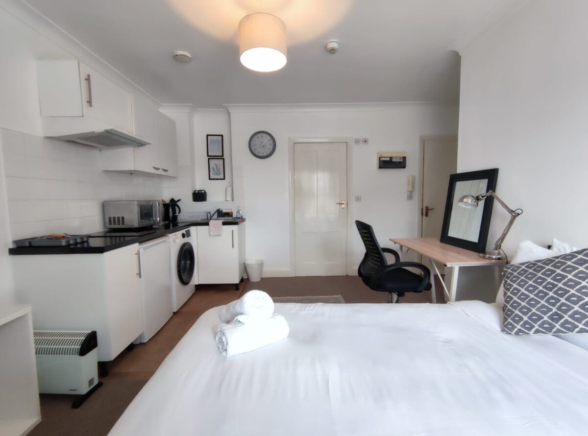 Gladstones, London Road, Dunton Green, Sevenoaks, TN13 2TA