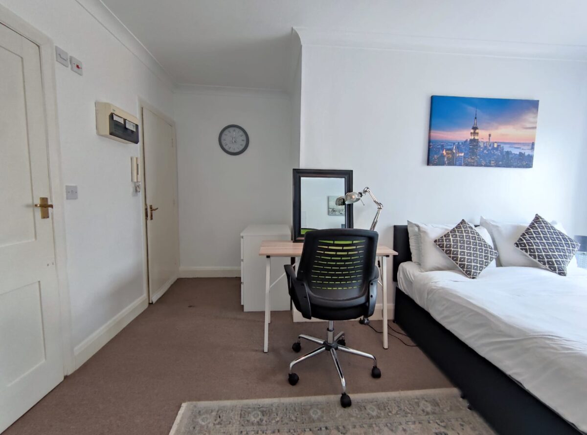 Gladstones, London Road, Dunton Green, Sevenoaks, TN13 2TA