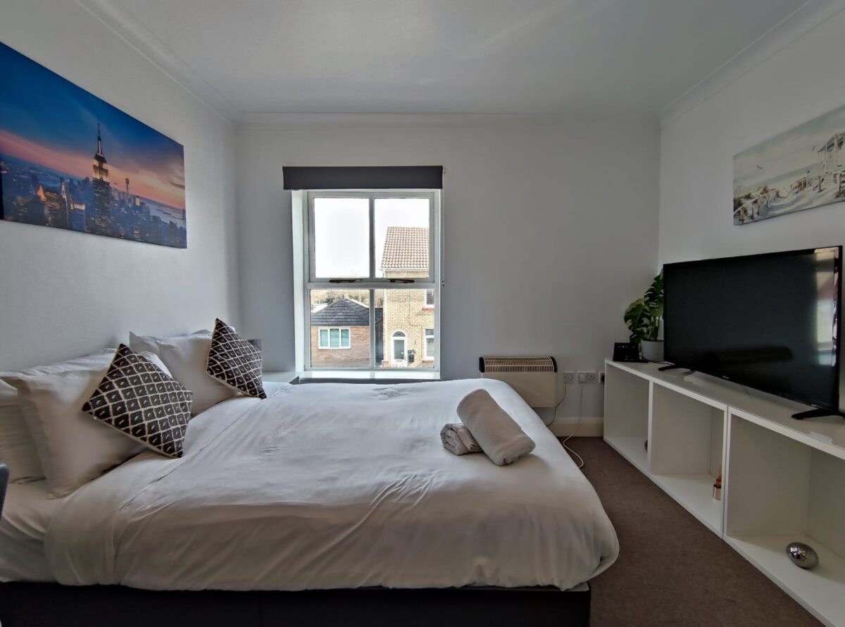 Gladstones, London Road, Dunton Green, Sevenoaks, TN13 2TA