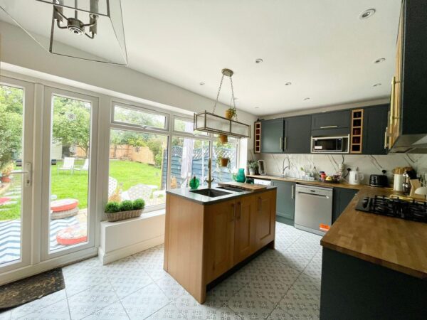 St Margarets Road, Edgware, HA8 9UT