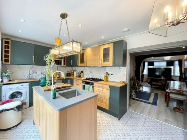 St Margarets Road, Edgware, HA8 9UT